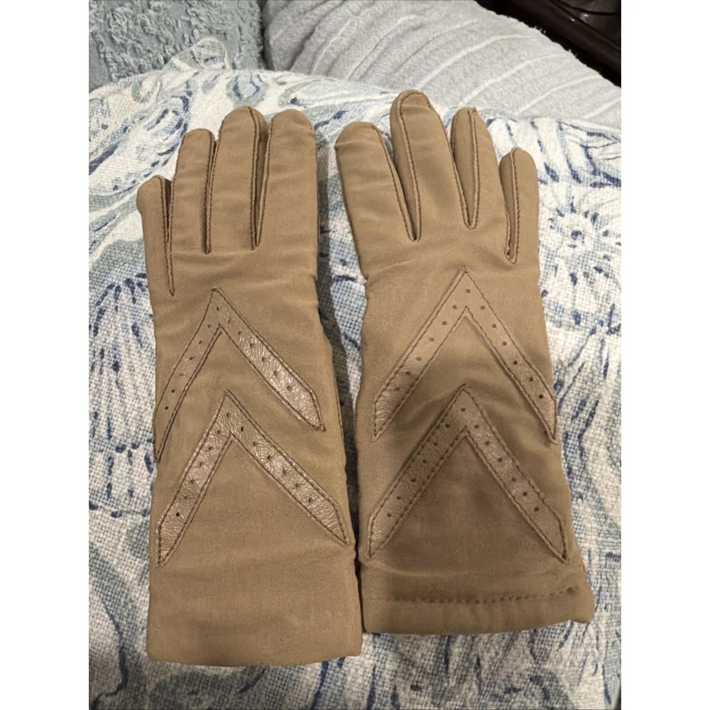 Vintage Aris Isotoner Tan Driving Gloves Stretch Nylon Spandex One Size